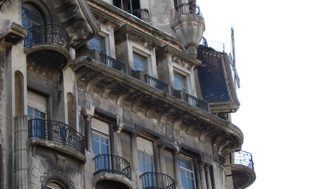 Private tour guide buenos aires detail of the windmail bakery at congreso area