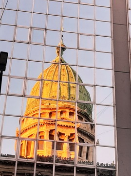 Private tour guide in Buenos Aires, sunset at the dome of the National Congress