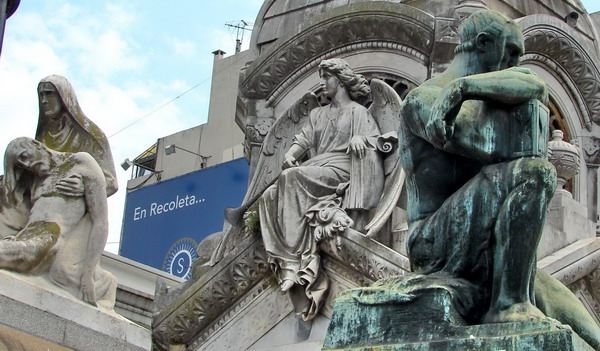 private Recoleta cemetery tour sculptures 