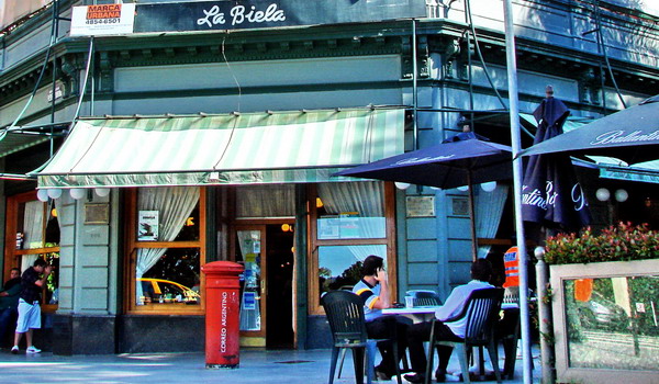 Recoleta private tours Buenos Aires La Biela traditional caf