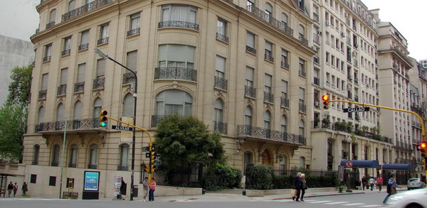 Recoleta private tours Buenos Aires typical corner of Recoleta