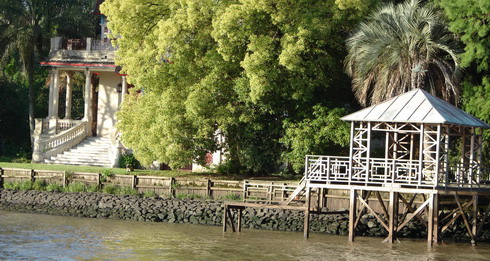 private-tour-guide-to-tigre-beatutiful-pier-at-tigre