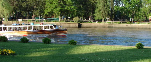 private-tour-guide-to-tigre-boat-between-tigre-gardens