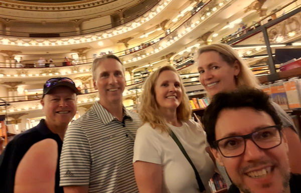 Private tour guide Buenos Aires Pablo Piera with happy Customers at famous bookstore El Ateneo