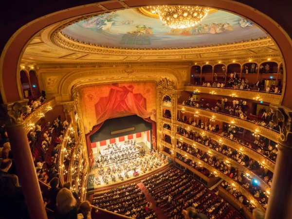 Private tour guide in Buenos Aires Teatro Colon Opera House view from a balcony